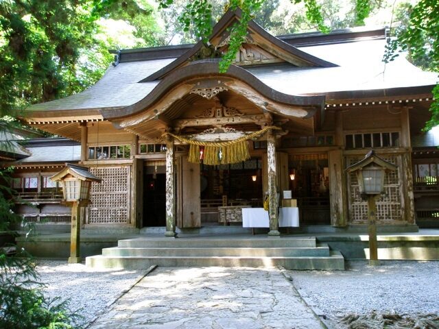 九州随一のパワースポット・宮崎高千穂町の「高千穂神社」は天孫降臨にまつわる神社